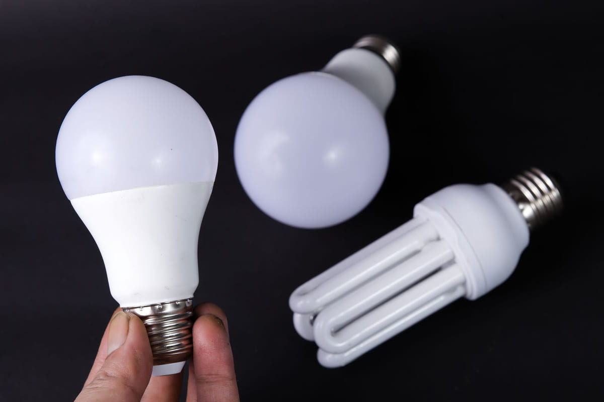 Philips vs Lamptan: เปิดโปงมายาคติ 'อายุหลอดไฟ' ที่ผู้ผลิตไม่เคยบอก